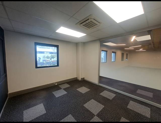 266M² OFFICE TO LET IN HYDE PARK